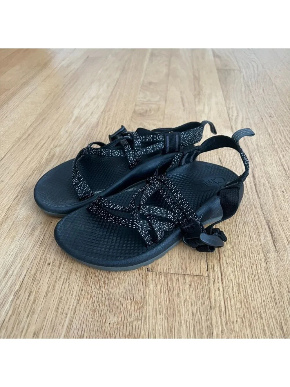 Chaco ZX1 Black Strappy Hiking Sandals Kid/Youth Size 2